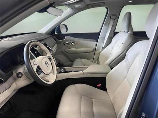 2024 Volvo XC90 B5 Plus Bright Theme