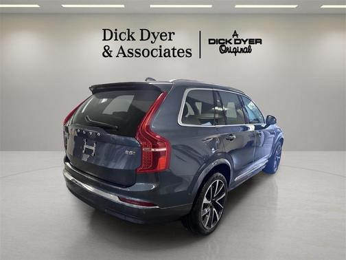 2024 Volvo XC90 B5 Plus Bright Theme