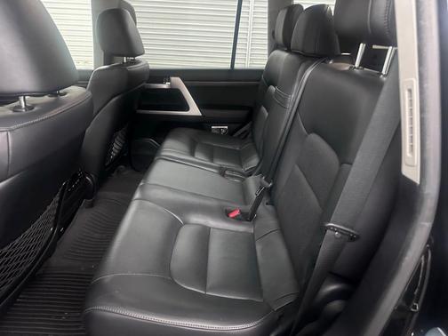 2018 Toyota Land Cruiser V8