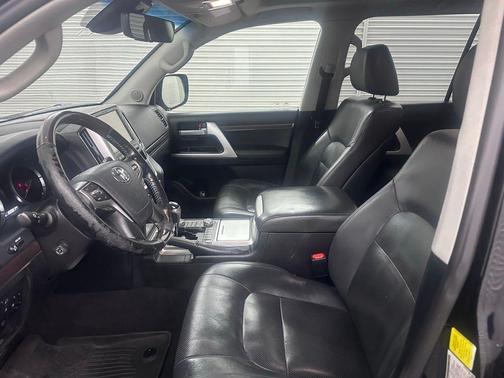 2018 Toyota Land Cruiser V8