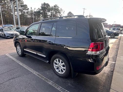 2018 Toyota Land Cruiser V8