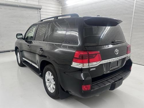 2018 Toyota Land Cruiser V8