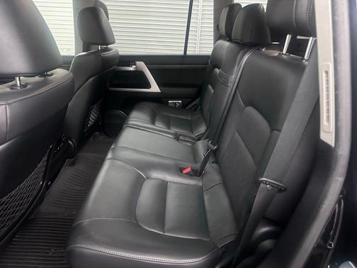 2018 Toyota Land Cruiser V8