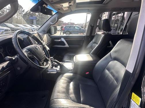 2018 Toyota Land Cruiser V8