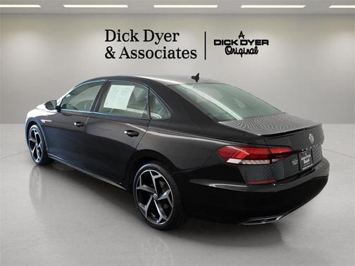 2021 Volkswagen Passat 2.0T R-Line