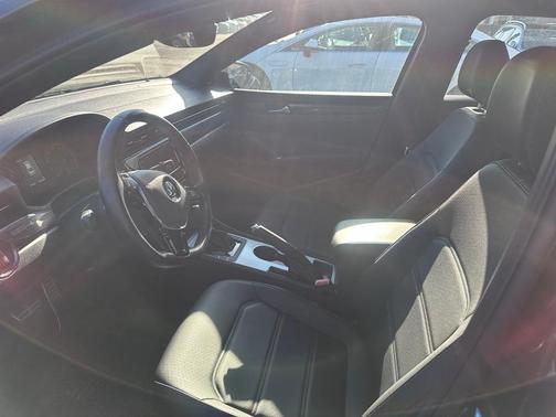 2021 Volkswagen Passat 2.0T R-Line