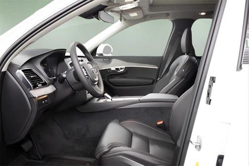 2025 Volvo XC90 Plug-In Hybrid T8 Ultra 6-Seater