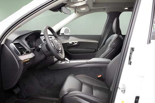 2025 Volvo XC90 Plug-In Hybrid T8 Ultra 6-Seater