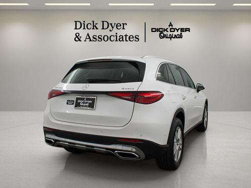 Polar White 2024 Mercedes-Benz GLC 300