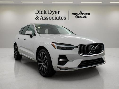 2023 Volvo XC60 B5 Ultimate Bright Theme
