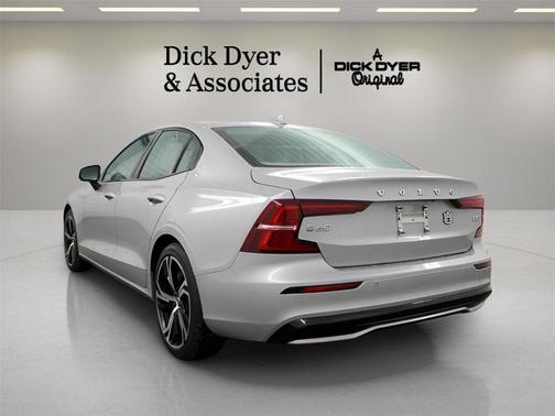 2023 Volvo S60 B5 Core Dark Theme