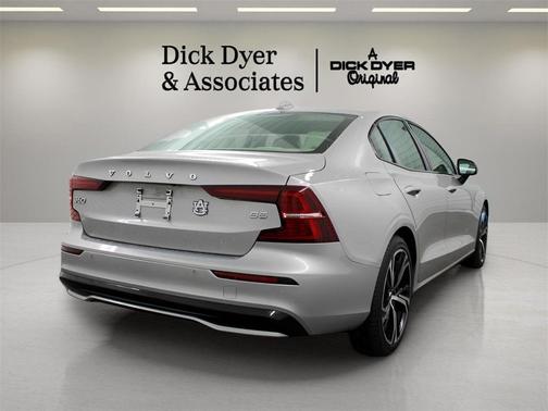 2023 Volvo S60 B5 Core Dark Theme