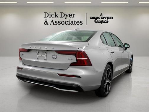 2023 Volvo S60 B5 Core Dark Theme