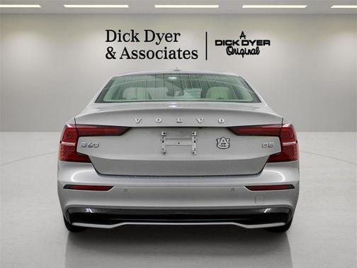 2023 Volvo S60 B5 Core Dark Theme