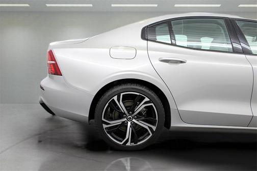 2023 Volvo S60 B5 Core Dark Theme