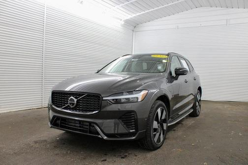 2025 Volvo XC60 Plug-In Hybrid T8 Plus