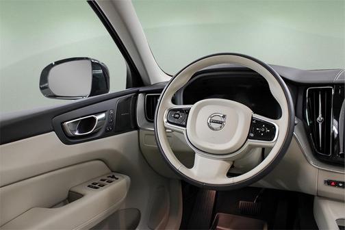 2025 Volvo XC60 Plug-In Hybrid T8 Plus