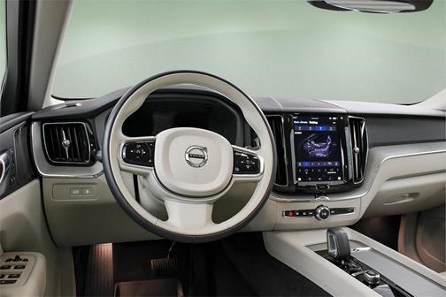 2025 Volvo XC60 Plug-In Hybrid T8 Plus