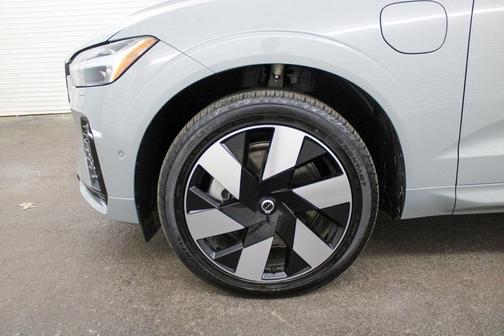 2025 Volvo XC60 Plug-In Hybrid T8 Ultra