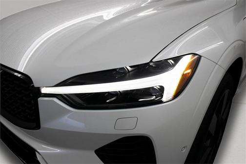 2025 Volvo XC60 Plug-In Hybrid T8 Plus