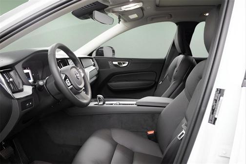 2025 Volvo XC60 Plug-In Hybrid T8 Plus