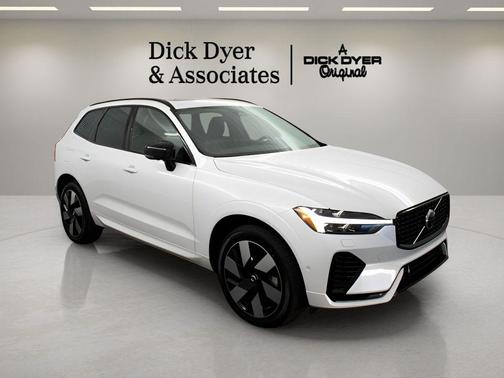 2025 Volvo XC60 Plug-In Hybrid T8 Plus