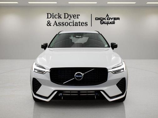 2025 Volvo XC60 Plug-In Hybrid T8 Plus