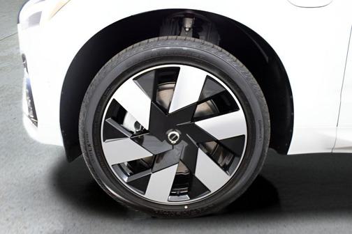 2025 Volvo XC60 Plug-In Hybrid T8 Plus