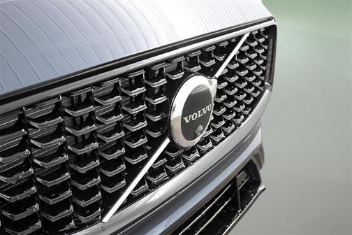 2025 Volvo XC60 Plug-In Hybrid T8 Plus