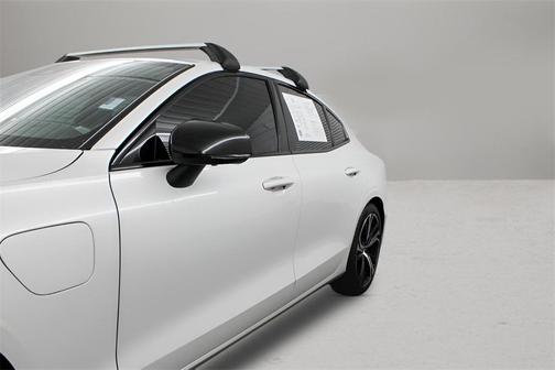 2023 Volvo S60 Recharge Plug-In Hybrid T8 Plus Dark Theme