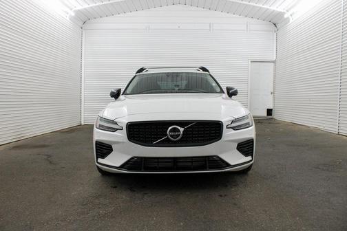 2023 Volvo S60 Recharge Plug-In Hybrid T8 Plus Dark Theme