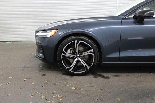 Denim Blue Metallic 2023 Volvo S60 B5 Plus Dark Theme