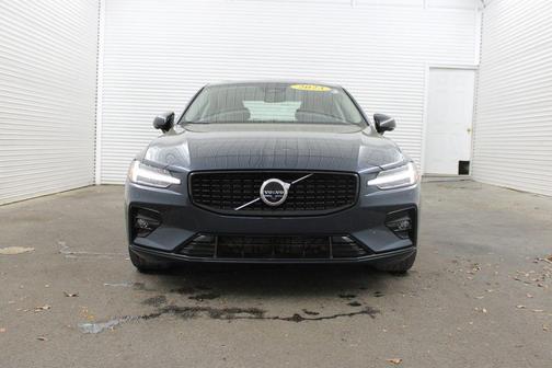 Denim Blue Metallic 2023 Volvo S60 B5 Plus Dark Theme