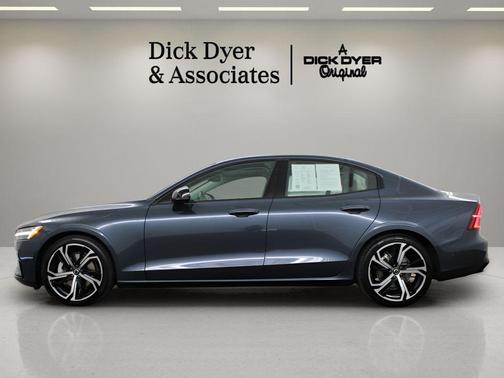 Denim Blue Metallic 2023 Volvo S60 B5 Plus Dark Theme