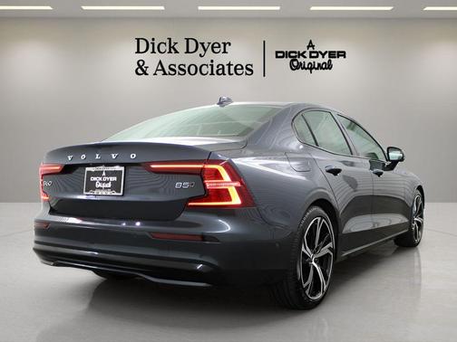 Denim Blue Metallic 2023 Volvo S60 B5 Plus Dark Theme