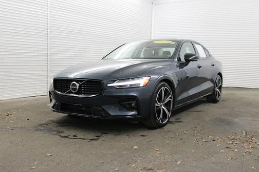 Denim Blue Metallic 2023 Volvo S60 B5 Plus Dark Theme