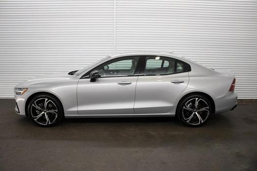 2024 Volvo S60 B5 Ultimate Dark Theme