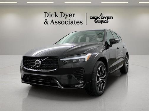 2024 Volvo XC60 B5 Plus Dark Theme