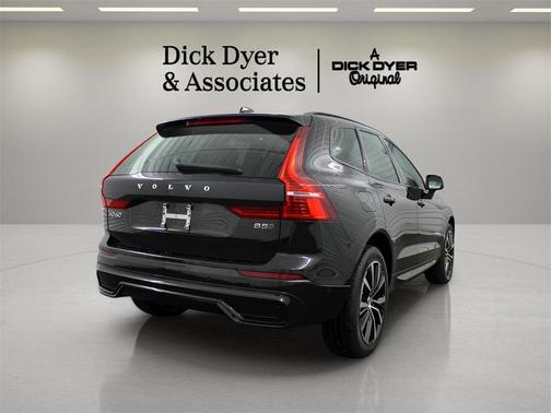 2024 Volvo XC60 B5 Plus Dark Theme