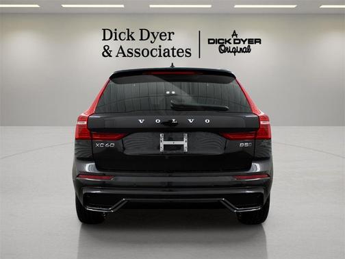 2024 Volvo XC60 B5 Plus Dark Theme