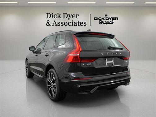 2024 Volvo XC60 B5 Plus Dark Theme