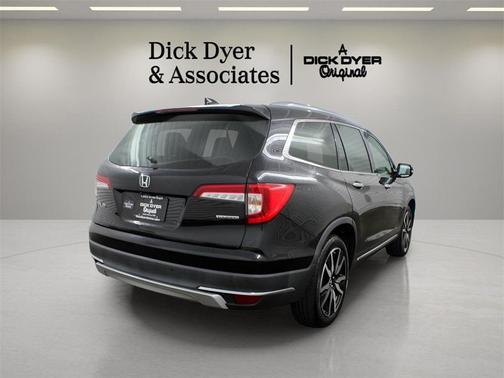 2022 Honda Pilot Touring 8-Passenger