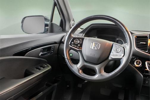 2022 Honda Pilot Touring 8-Passenger