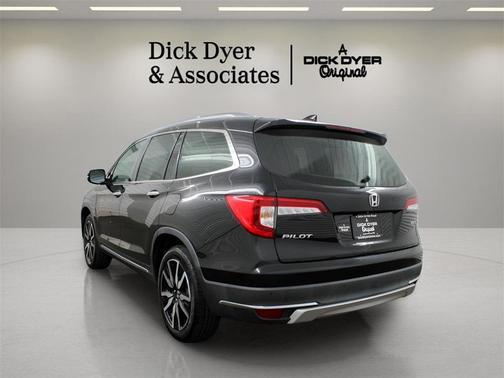 2022 Honda Pilot Touring 8-Passenger