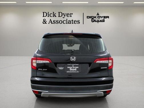 2022 Honda Pilot Touring 8-Passenger