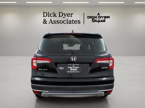 2022 Honda Pilot Touring 8-Passenger