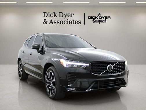Onyx Black Metallic 2025 Volvo XC60 B5 Plus