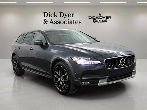2018 Volvo V90 Cross Country T6