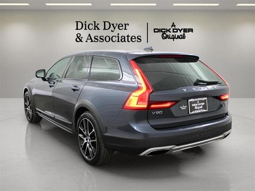 2018 Volvo V90 Cross Country T6