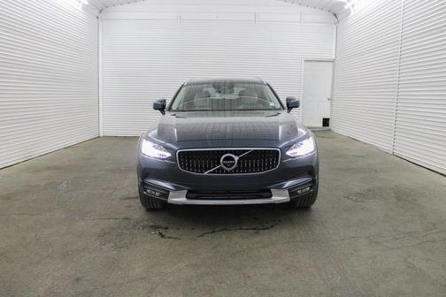 2018 Volvo V90 Cross Country T6